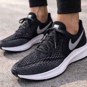 NWOT Nike Winflo Women's Running Shoes Size 10